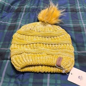 NWT Furtalk woman's beanie with detachable Pompon